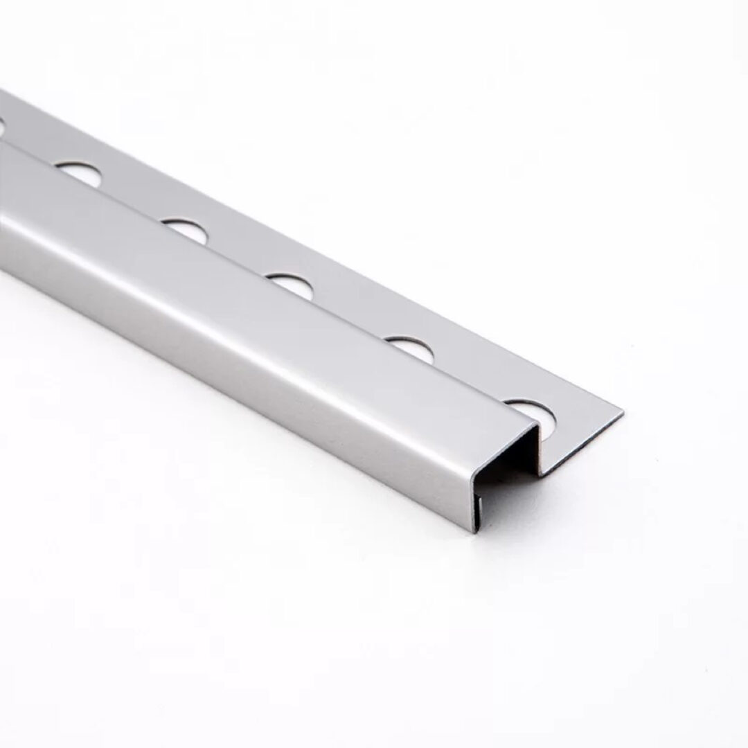 Union o division omega acero (c110b) brillante - 2.40 mts MOLDUMET